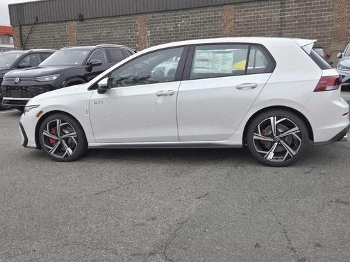 2025 Volkswagen Golf GTI 2.0T SE