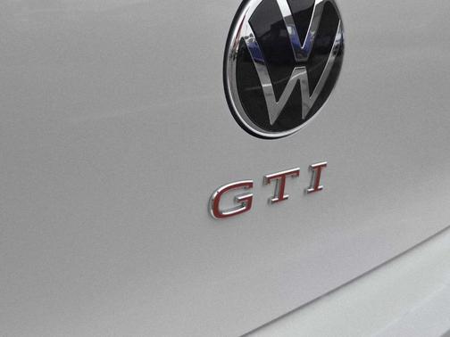 2025 Volkswagen Golf GTI 2.0T SE