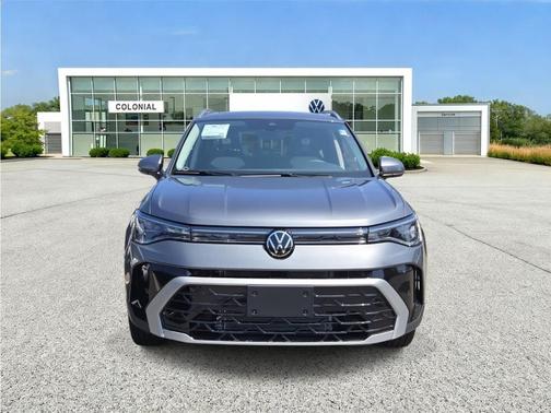 Platinum Gray Metallic 2025 Volkswagen Taos 1.5T SEL