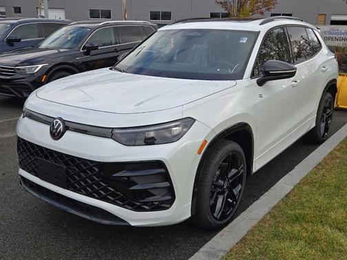 2025 Volkswagen Tiguan 2.0T SE R-Line Black