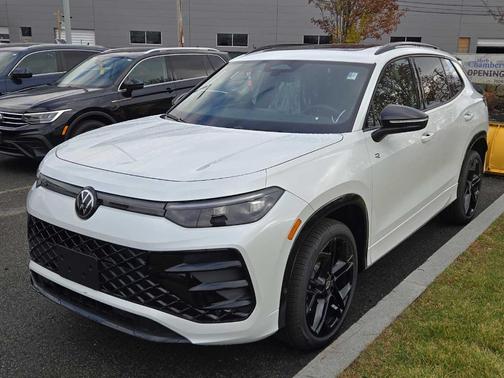 2025 Volkswagen Tiguan 2.0T SE R-Line Black