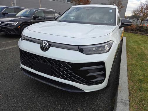 2025 Volkswagen Tiguan 2.0T SE R-Line Black