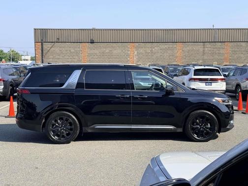 Aurora Black Pearl 2024 Kia Carnival SX Prestige