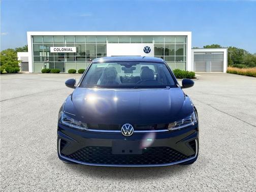 Deep Black Pearl 2027 Volkswagen Jetta 1.8T SE