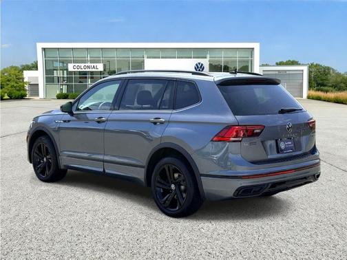 Platinum Gray Metallic 2024 Volkswagen Tiguan 2.0T SE R-Line Black