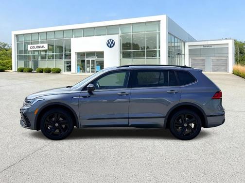 Platinum Gray Metallic 2024 Volkswagen Tiguan 2.0T SE R-Line Black