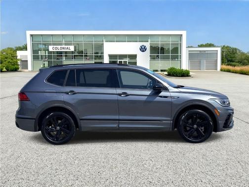 Platinum Gray Metallic 2024 Volkswagen Tiguan 2.0T SE R-Line Black