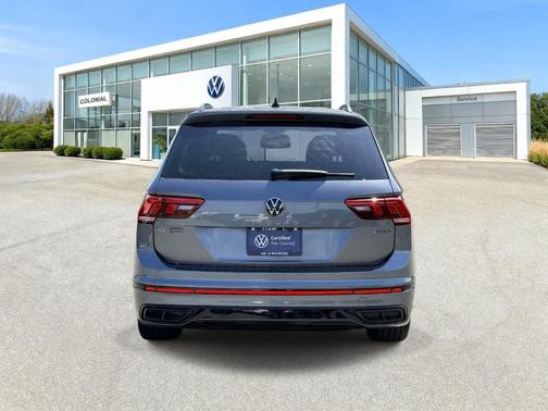 Platinum Gray Metallic 2024 Volkswagen Tiguan 2.0T SE R-Line Black