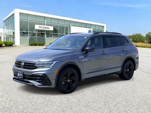 Platinum Gray Metallic 2024 Volkswagen Tiguan 2.0T SE R-Line Black
