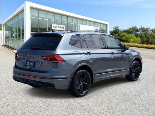 Platinum Gray Metallic 2024 Volkswagen Tiguan 2.0T SE R-Line Black
