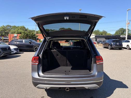 Platinum Gray Metallic 2019 Volkswagen Atlas 3.6L SEL