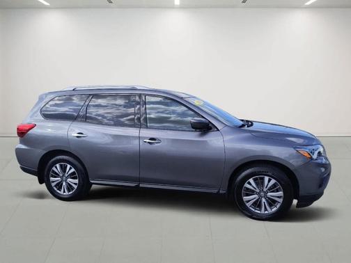 2019 Nissan Pathfinder S