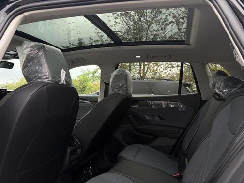 Deep Black Pearl Effect 2026 Volkswagen Tiguan 2.0T SE
