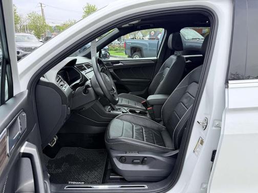 Opal White Pearl Effect 2023 Volkswagen Tiguan 2.0T SEL R-Line
