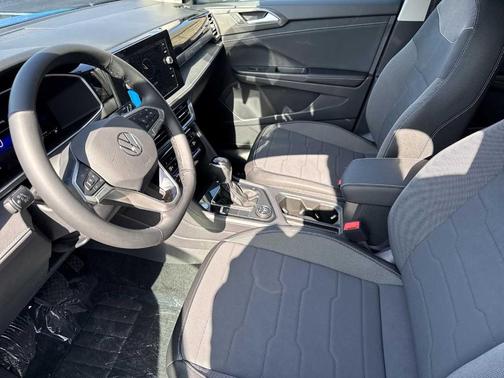 2025 Volkswagen Taos 1.5T SE Black