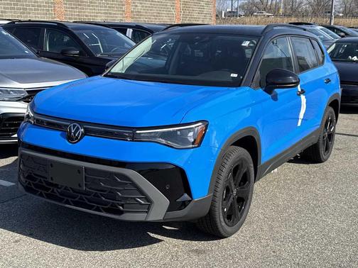 2025 Volkswagen Taos 1.5T SE Black