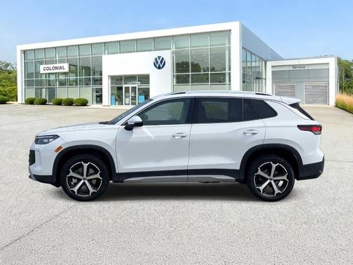 Pure White 2025 Volkswagen Tiguan 2.0T SE