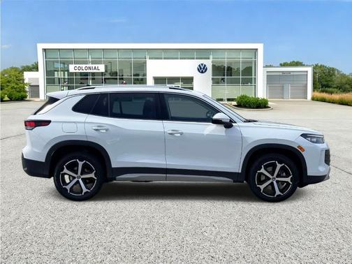 Pure White 2025 Volkswagen Tiguan 2.0T SE