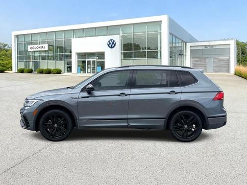 Platinum Gray Metallic 2022 Volkswagen Tiguan 2.0T SE R-Line Black