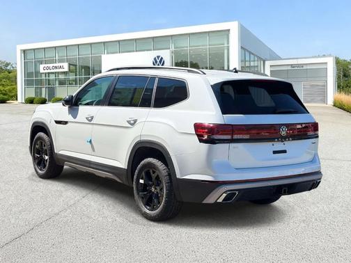 Opal White Pearl 2026 Volkswagen Atlas 2.0T Peak Edition