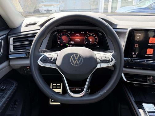 Opal White Pearl 2026 Volkswagen Atlas 2.0T Peak Edition