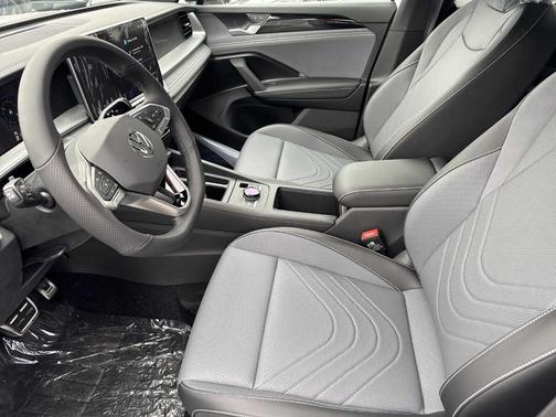 2025 Volkswagen Tiguan 2.0T SE R-Line Black