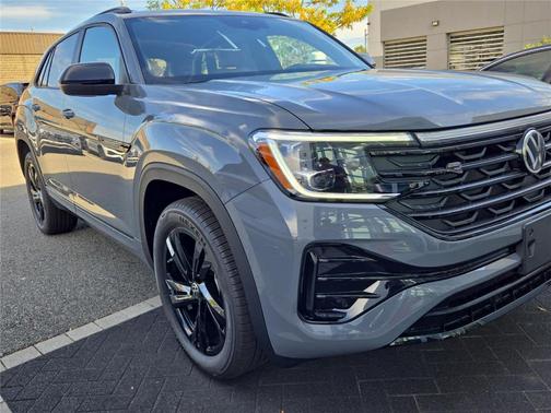 2026 Volkswagen Atlas Cross Sport 2.0T SEL R-Line Black