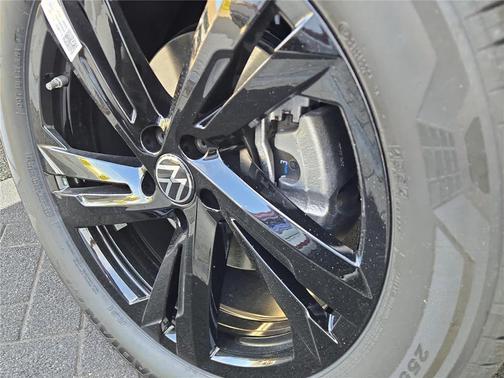 2026 Volkswagen Atlas Cross Sport 2.0T SEL R-Line Black