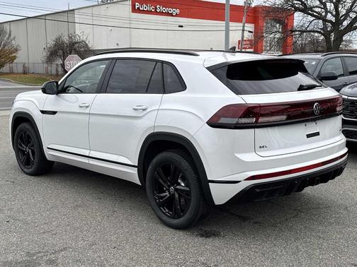 2026 Volkswagen Atlas Cross Sport 2.0T SEL R-Line Black