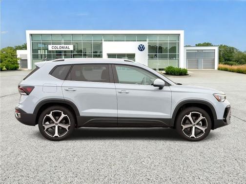 Alpine Grey 2025 Volkswagen Taos 1.5T SEL