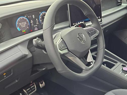 2025 Volkswagen Tiguan 2.0T SE R-Line Black