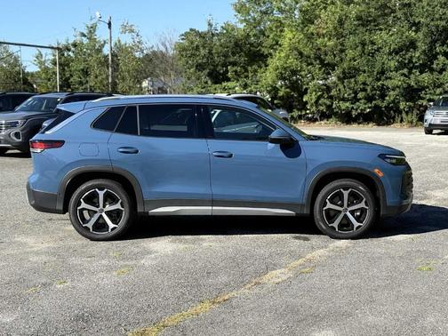 2025 Volkswagen Tiguan 2.0T SE