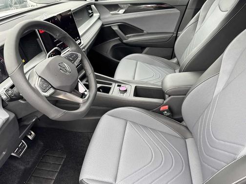 2025 Volkswagen Tiguan 2.0T SE R-Line Black