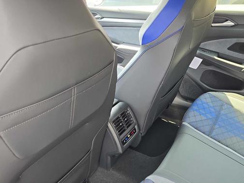 2025 Volkswagen Golf R 2.0T