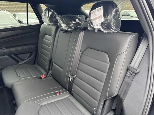 2025 Volkswagen Atlas Cross Sport 2.0T SEL R-Line Black