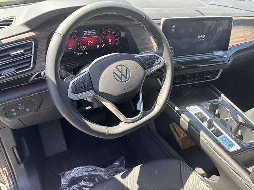 2025 Volkswagen Atlas 2.0T SEL