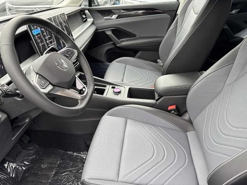 2025 Volkswagen Tiguan 2.0T SE