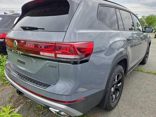 2025 Volkswagen Atlas 2.0T Peak Edition