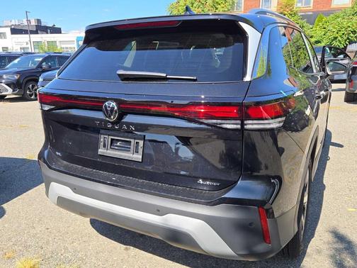 2025 Volkswagen Tiguan 2.0T SE