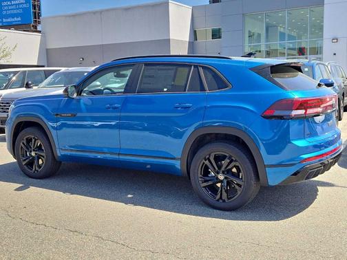 2025 Volkswagen Atlas Cross Sport 2.0T SEL R-Line Black