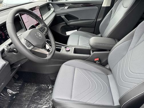 2025 Volkswagen Tiguan 2.0T SE