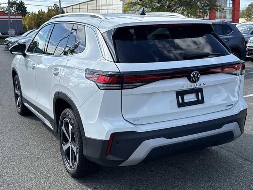 2025 Volkswagen Tiguan 2.0T SE