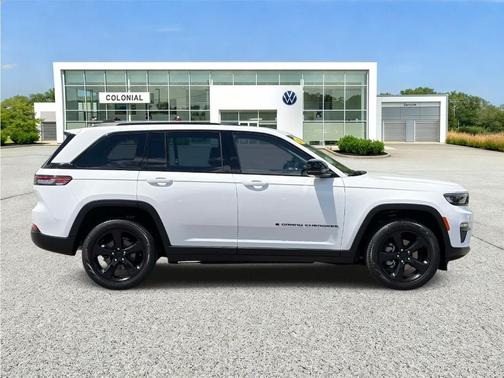 Bright White Clearcoat 2023 Jeep Grand Cherokee Limited