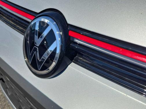 2025 Volkswagen Golf GTI 2.0T SE