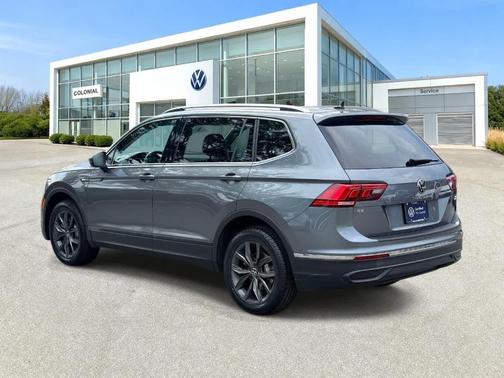 Platinum Gray Metallic 2024 Volkswagen Tiguan 2.0T SE