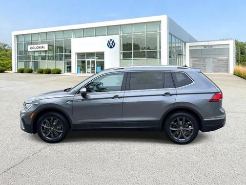 Platinum Gray Metallic 2024 Volkswagen Tiguan 2.0T SE