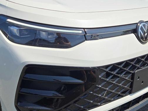 2025 Volkswagen Tiguan 2.0T SE R-Line Black