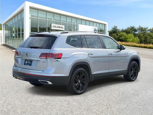 Pyrite Silver Metallic 2023 Volkswagen Atlas 2.0T SE