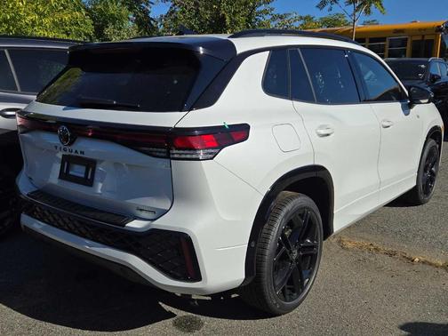 2025 Volkswagen Tiguan 2.0T SE R-Line Black