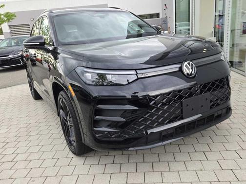 2025 Volkswagen Tiguan 2.0T SE R-Line Black